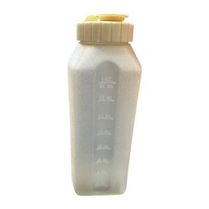 Rubbermaid Servin' Saver 1 Quart Drink‎ Container With Almond Pour Lid #2467